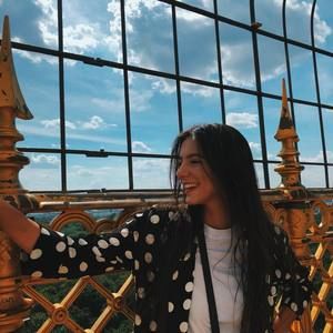 Meet your Posher, Valeria